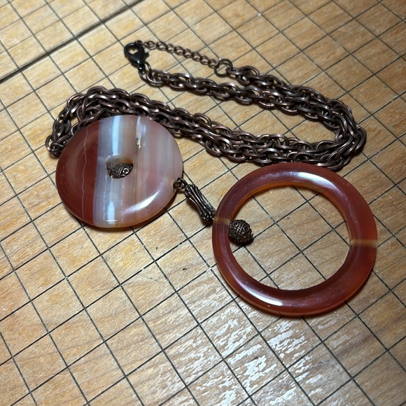 Carnelian Donut 4.25” Dangle Pendant Necklace 18”L Coppery Twisting Link Chain - Picture 7 of 8